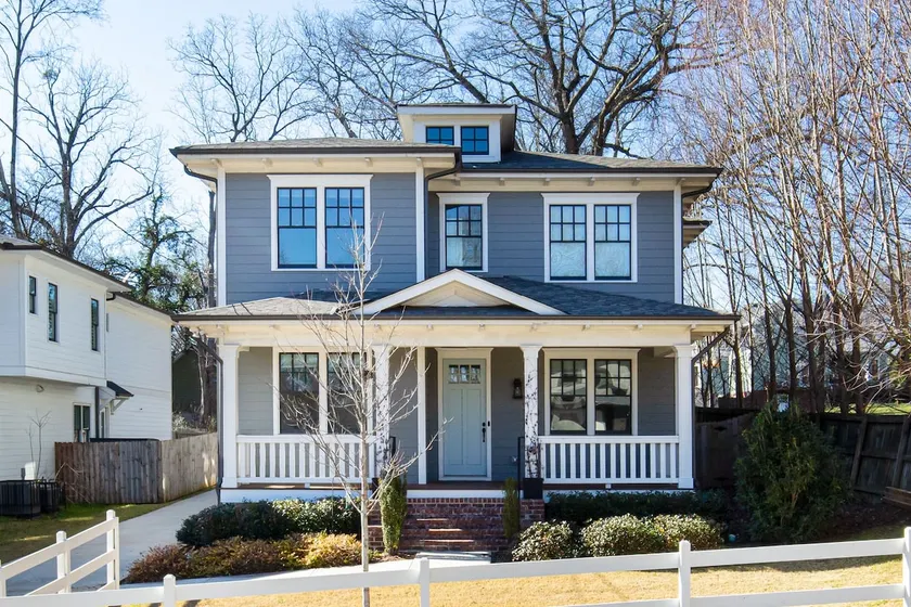 Beautiful Spacious Downtown Home Sleeps Up to 20 - Image 1