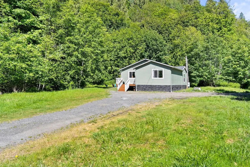 Uniquely Designed Home, Close to ONP, Dogs OK - Image 1