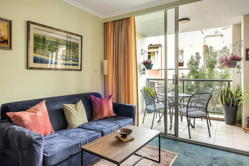 Charming Chippendale Escape with Rooftop Pool - Image 1