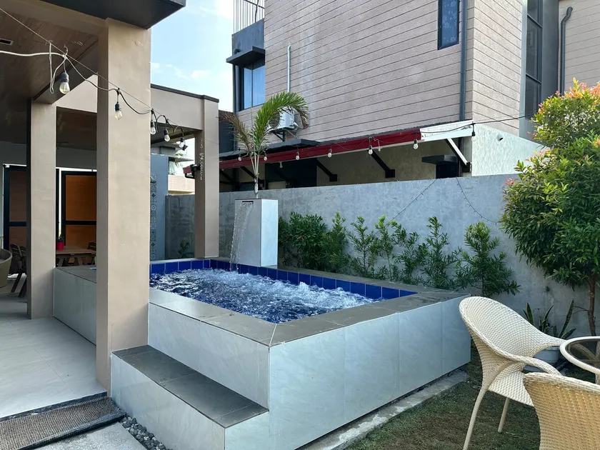 4BR Maddison’s Beach Villa with Dipping pool - Image 1