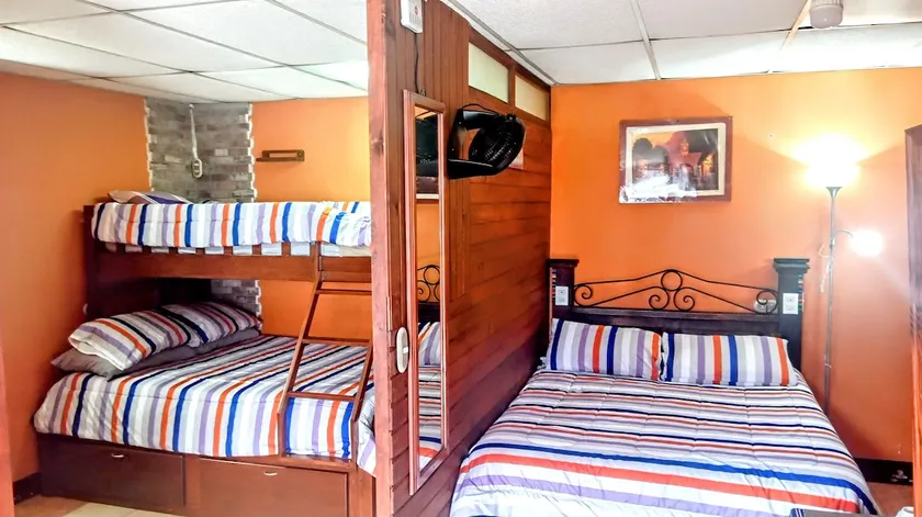 Nice studio apartment steps from Xela central Park - Image 1