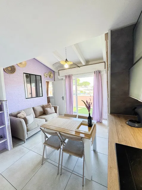 *Lilas* Air conditioning • Swimming pool • Parking • Large balcony - Image 1