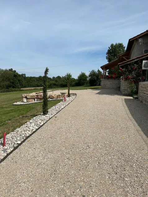 Villa in the countryside, large plot, 6 km from Bourg en Bresse - Image 1