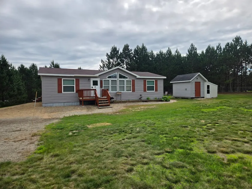 Quiet 3 bedroom home two bath great family space - Image 1