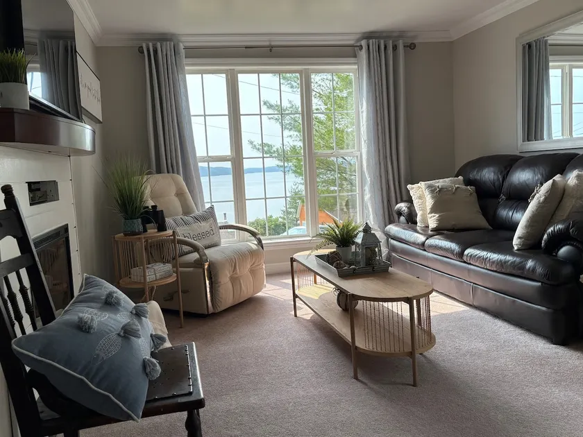 Liddy's Landing- Cozy Oceanview Escape - Image 1
