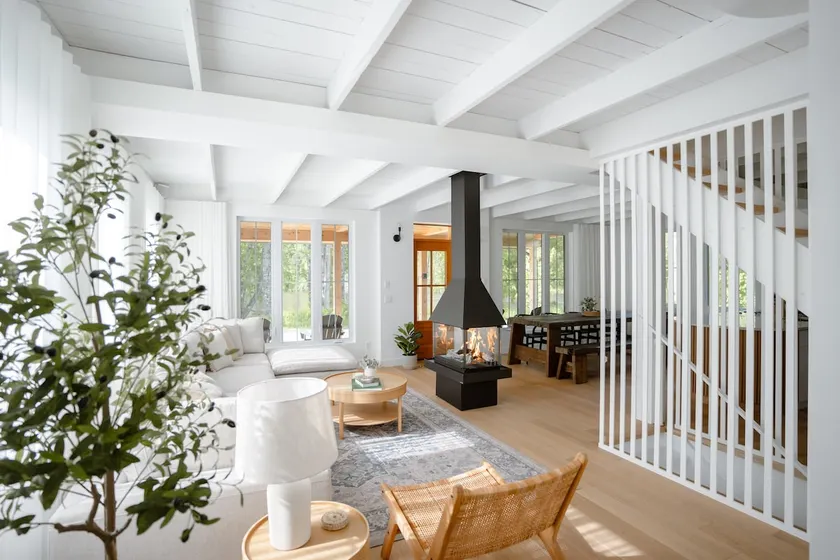 ōVive l Refined l Ski Tremblant, Cozy Fireplace, Hot Tub - Image 1