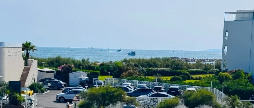 Studio with a nice sea view and parking - Image 1