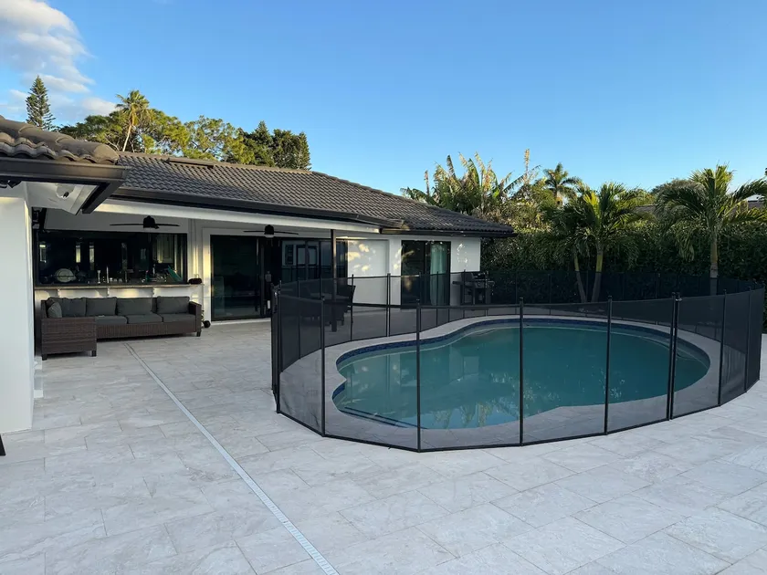 Welcome to paradise a 3 bedroom home with a pool - Image 1