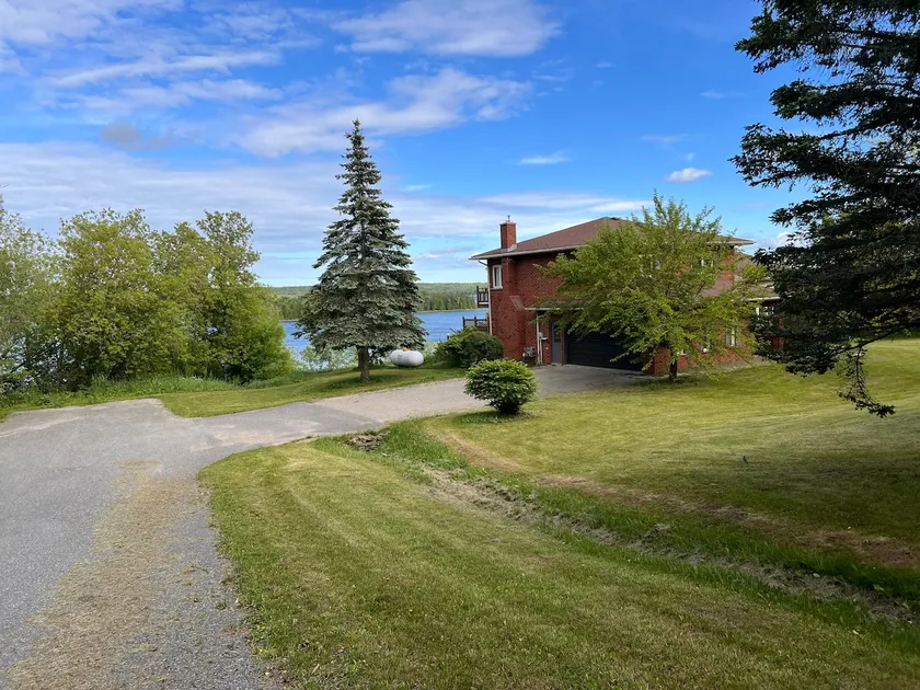 Stunning 4BR Lake House! - Image 1