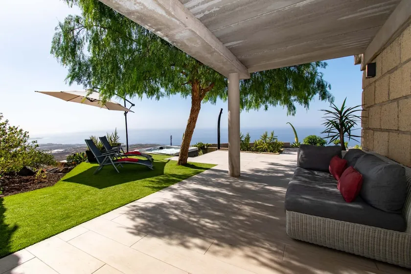 Infinity House. Ocean View hot tub. - Image 1