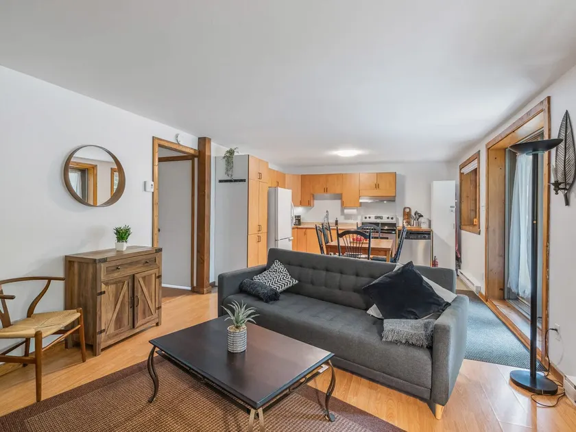 Evora Cozy 2BR Chalet Fireplace & BBQ Val-David - Image 1