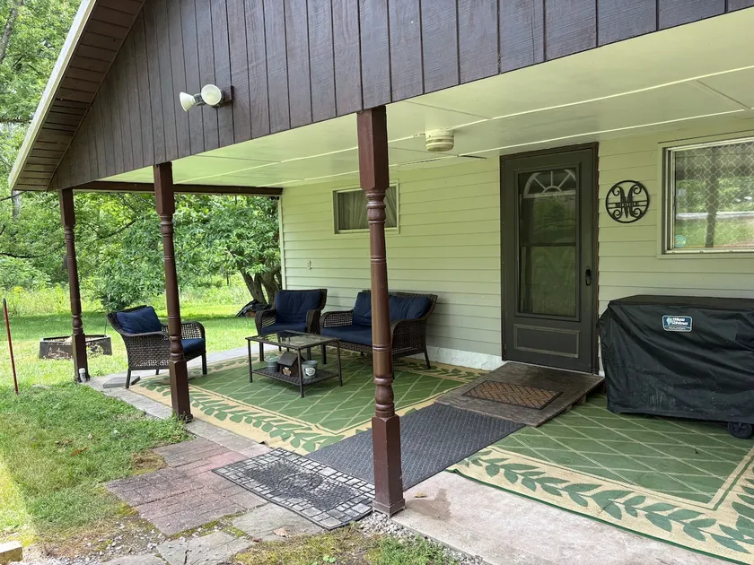 Mountain stream home near snowshoe. Sleeps 8. 3bedroom, 2bath - Image 1