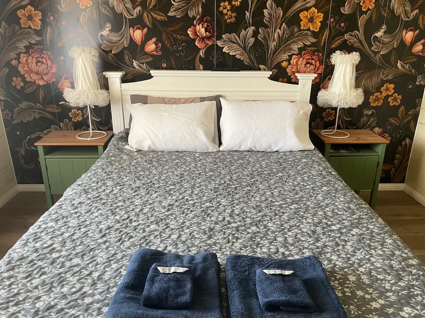 Taree CBD cottage apartments - Image 1