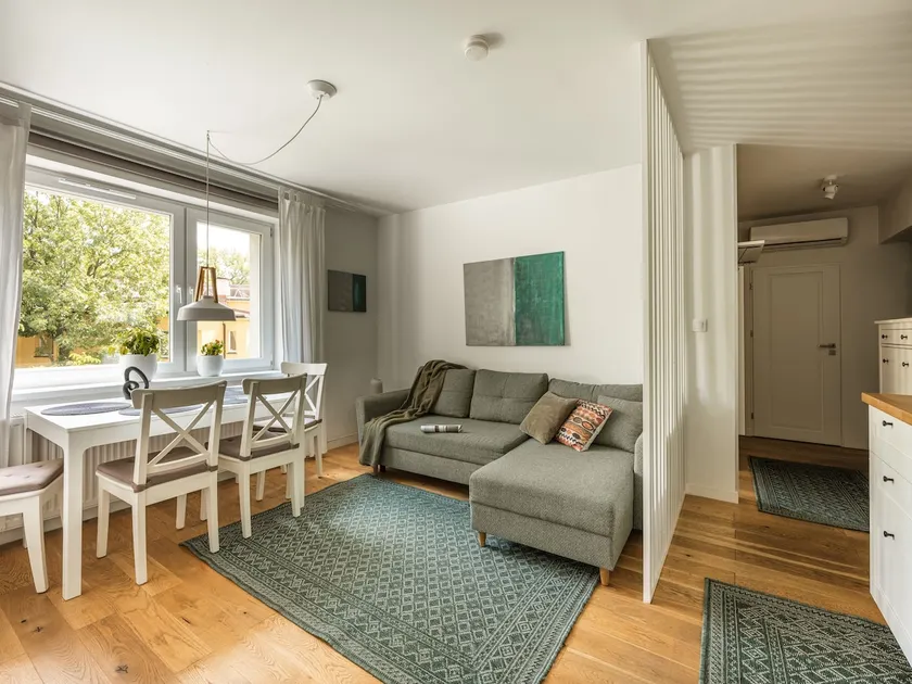 Urban Apartments No 4 with Private Parking - Image 1
