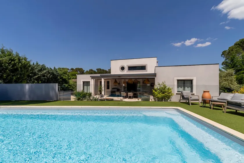 Renovated VILLA and MAZET near the city center - Image 1
