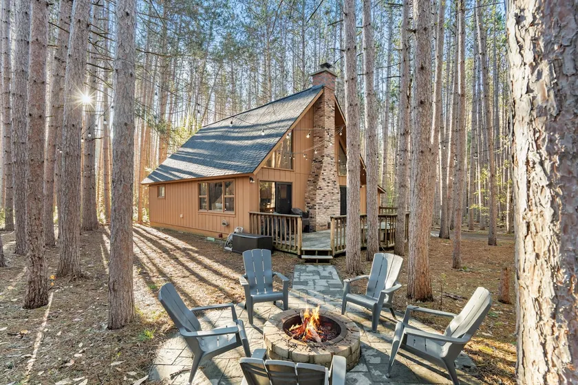 Charming Cabin | Firepit-Grill-Wifi-Laundry-A/C - Image 1