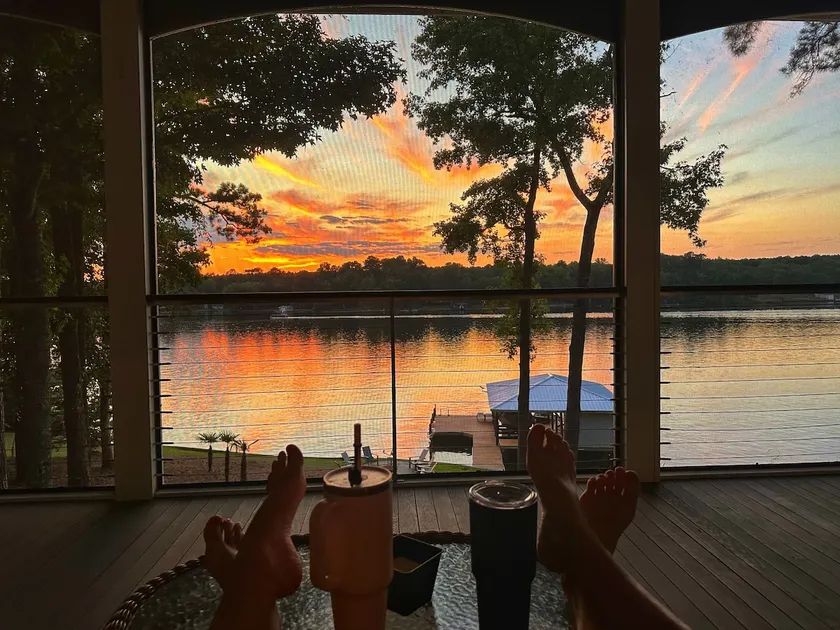 Lakefront Stunner on Lake Sinclair! - Image 1