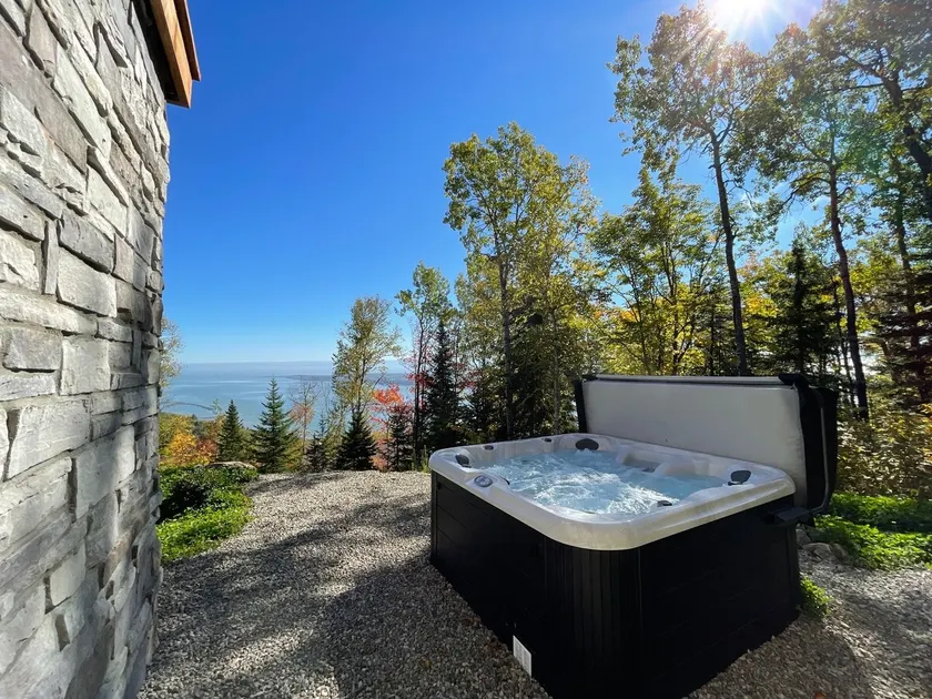 Bellevue 169: St. Lawrence Views & Hot Tub - Image 1