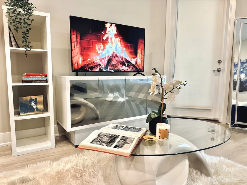 Vivienne | Luxury 1br unit, pool Diamond Jamboree - Image 1