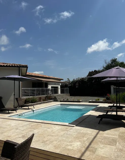 Superb villa with private pool - Image 1