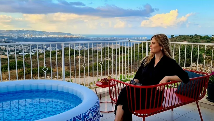 In front of the sea - a vacation home with a balcony and a panoramic view of the sea - Image 1