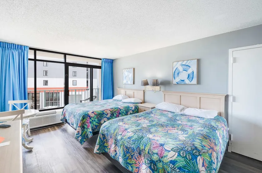 Remodeled Ocean View Studio 5thFloor,Heated Pools! - Image 1