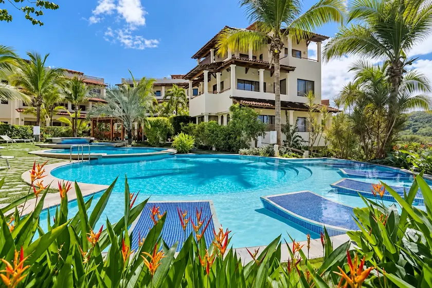 Ocean view, Rooftop, 6 Pools, walk to the beach - Image 1