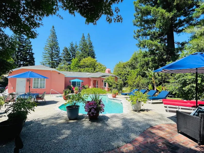 Private Guest House on family property - Image 1