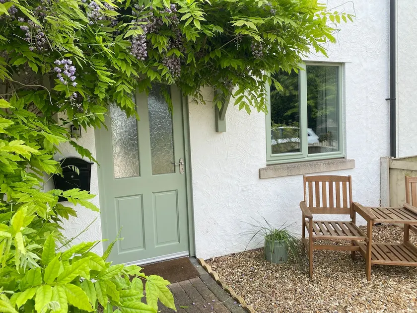 Two Hoots - Cosy Two Bedroom Cottage in Ruthin - Image 1