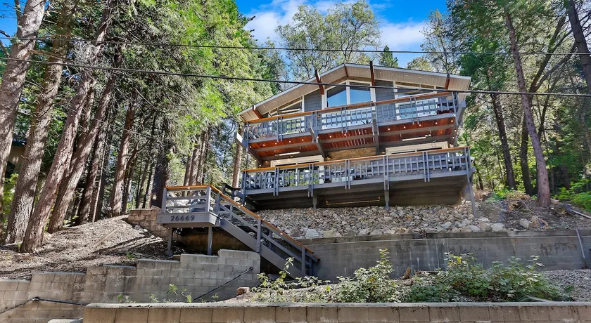 The Grizzly Getaway! W/Hot Tub, Central AC/Heat - Image 1