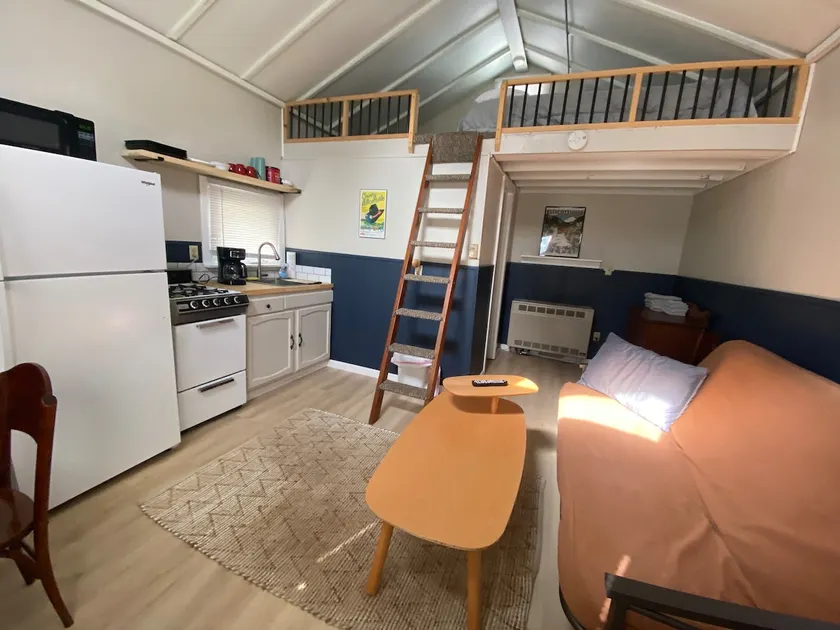 Cozy 4 Bedroom, 3 Bath House 1 mile from Village - Image 1