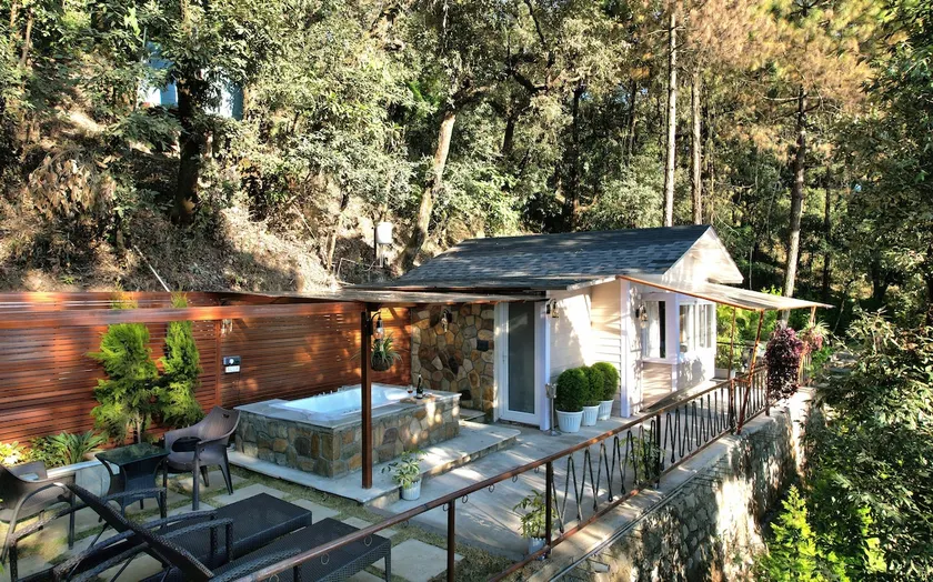 The Dove - Cottage with Jacuzzi by ”The Skydrift” - Image 1