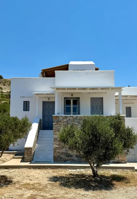 Iosub Houses & Studios - Seaside Summer House in Koumbara - Image 1