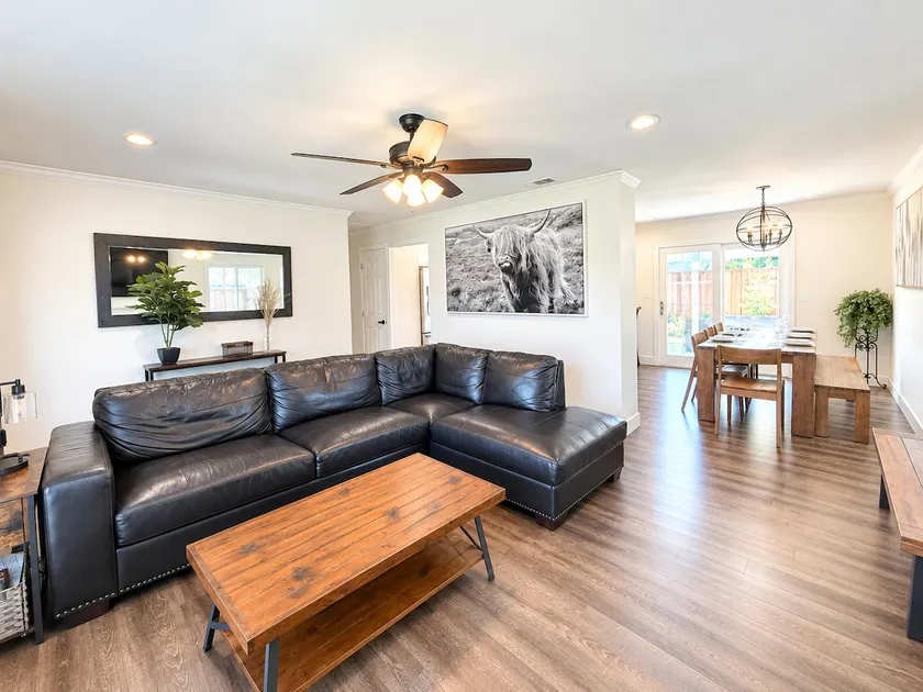 •NEW• Spacious Home 6 beds/ 2 bath + Steam Shower! - Image 1