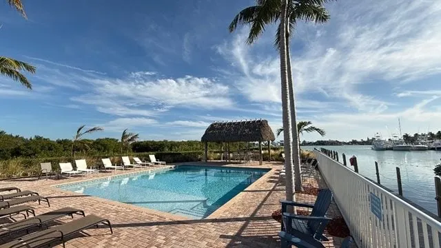 Sea Forever at Vaca Cove 4 Bed 3 Baths, Saltwater Pool, Jacuzzi, Ocean View with Dock - Image 1