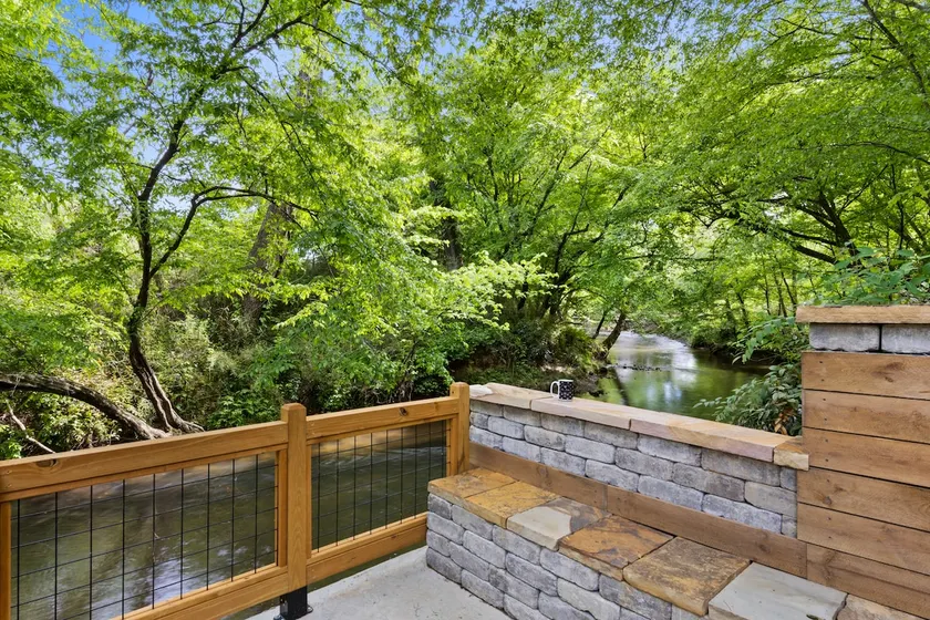 Creekside-Secluded-Firepit-Games - Image 1