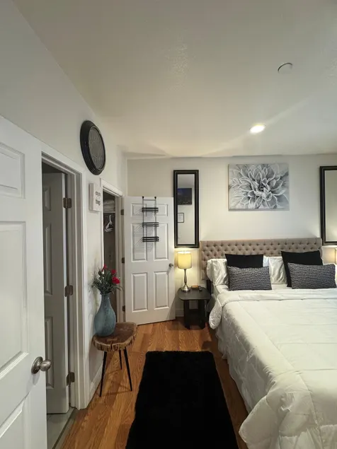 Cozy & Clean near Meta, Stanford & Amazon w/3 beds - Image 1