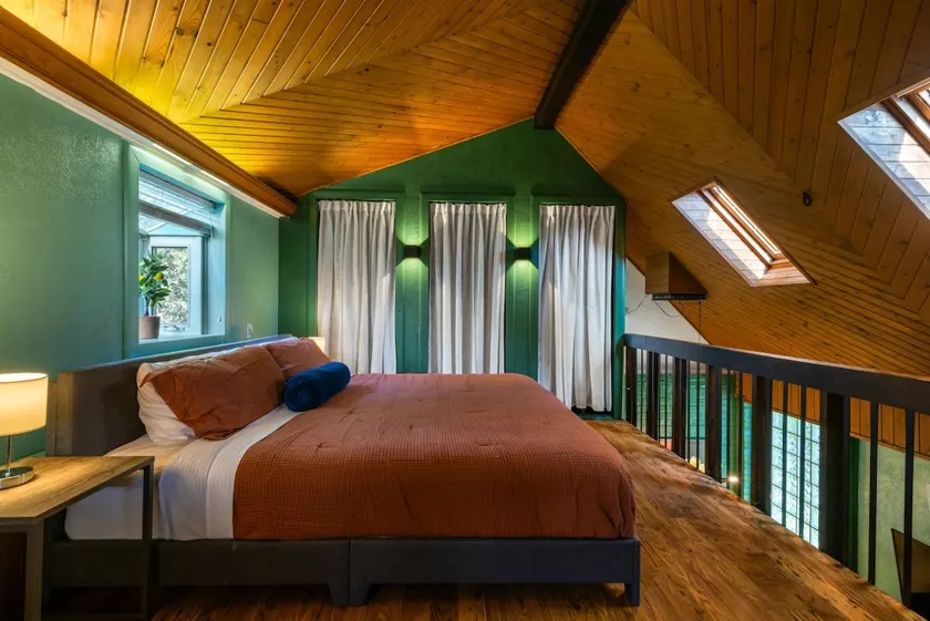 Draft-Ready Loft: Historic Charm, Deck & Parking - Image 1