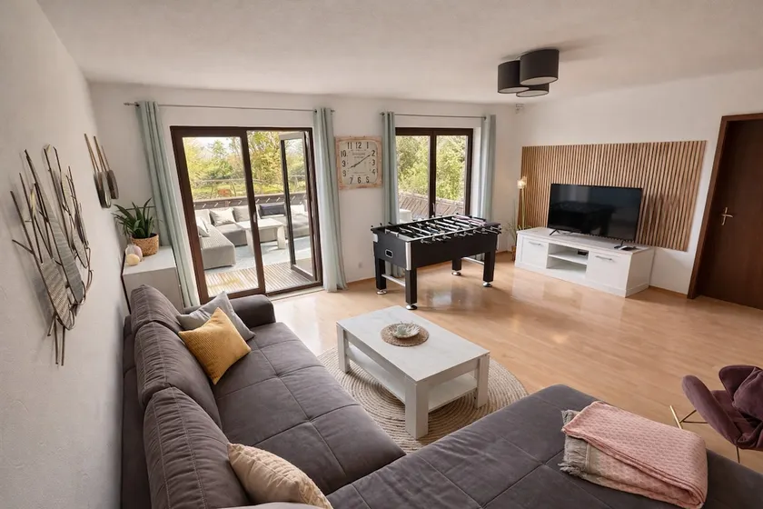 Sunny vacation apartment with garden for 6 people by the lake - Image 1