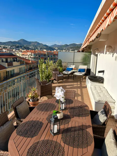 Le Boulevard de Nice Top-floor apartment Nice Port - Image 1