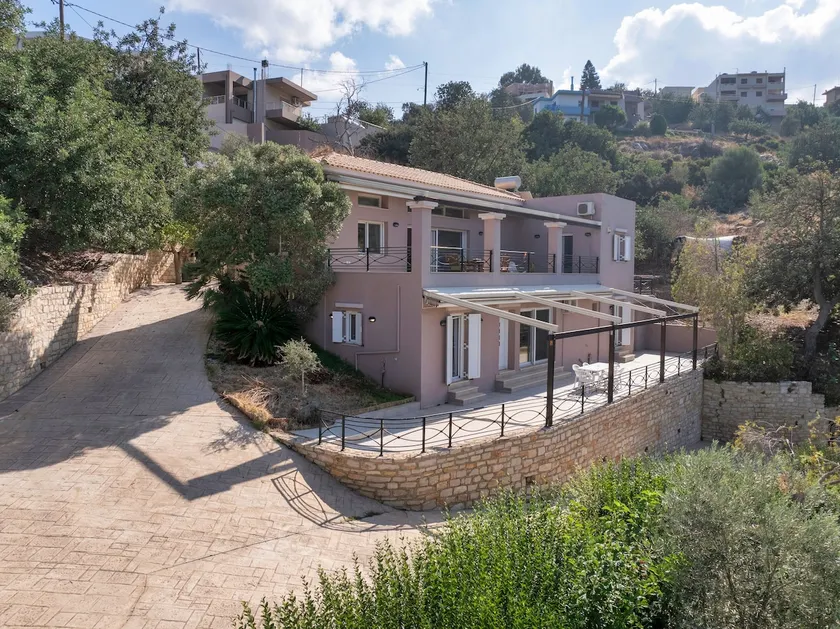 Lenika Large Family House - 2 Independent Homes - Image 1