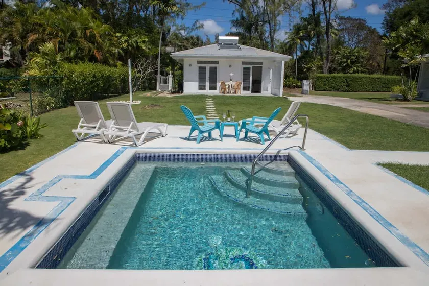 Summer Getaway: 2Bed Bungalow with Private Pool - Image 1
