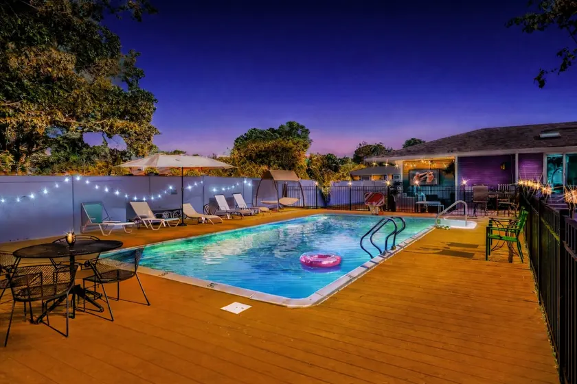 GOOD VIBEZ HOUSE! Mini Golf+Pool+Hot Tub+Game Room - Image 1