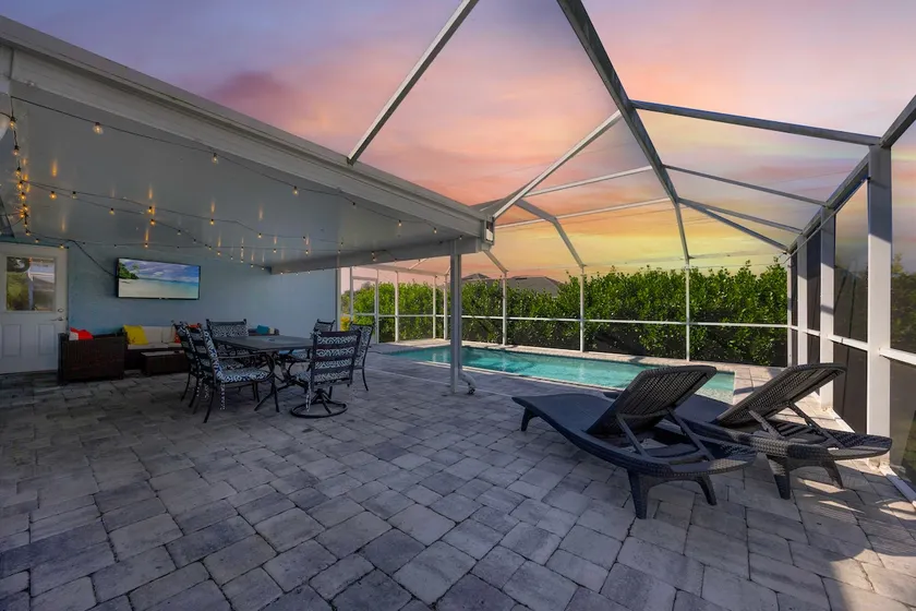 King Beds & Heated Pool at Turtle's Getaway - Image 1