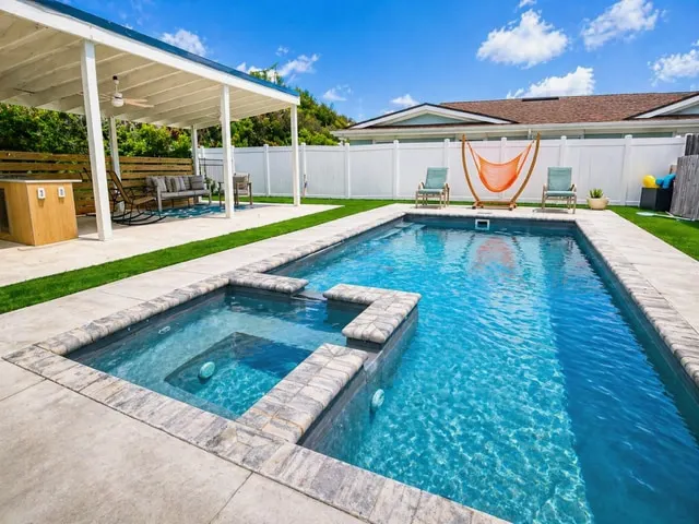 Ocean Views and Private Pool: Classic 1950’s Beach Gem - Image 1