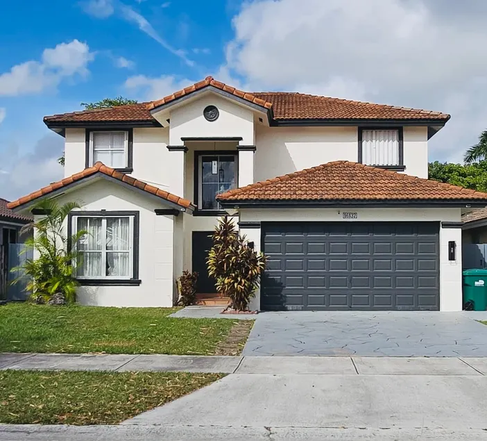Cozy Home W/ Lake View in Kendall West! - Image 1