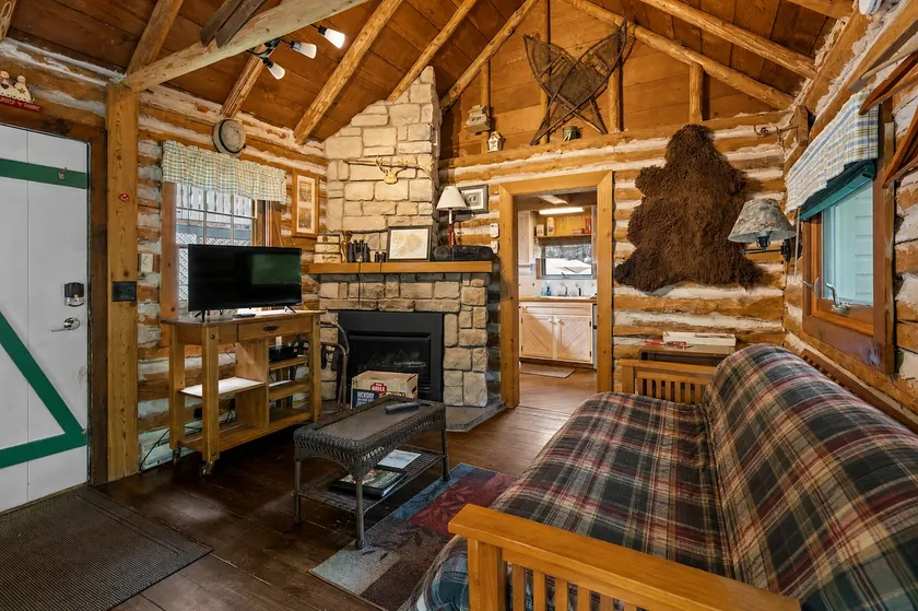 Door County Romantic Cabin in Ephraim Near Trails - Image 1