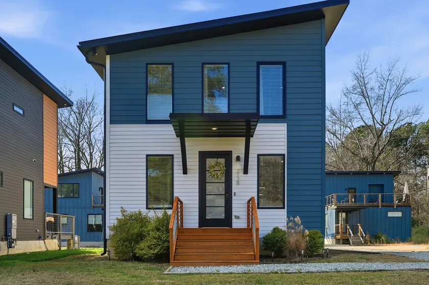 ⭐️ MODERN DURHAM RETREAT ⭐️ 🐕📚🏊‍♀️🏙🏥🛍🏟🍔🥂 CLOSE - Image 1