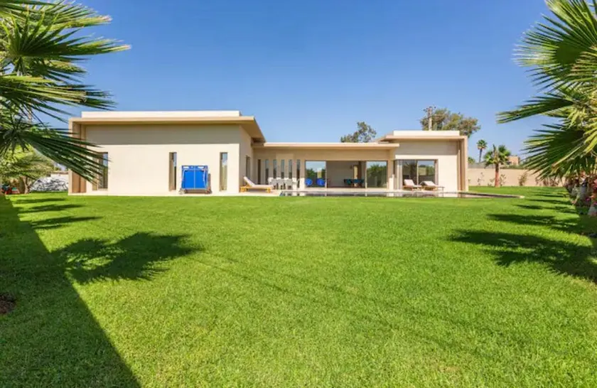 Beautiful modern villa – heated infinity pool - Image 1