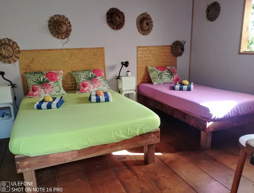 Small 3-seat bungalow - Image 1